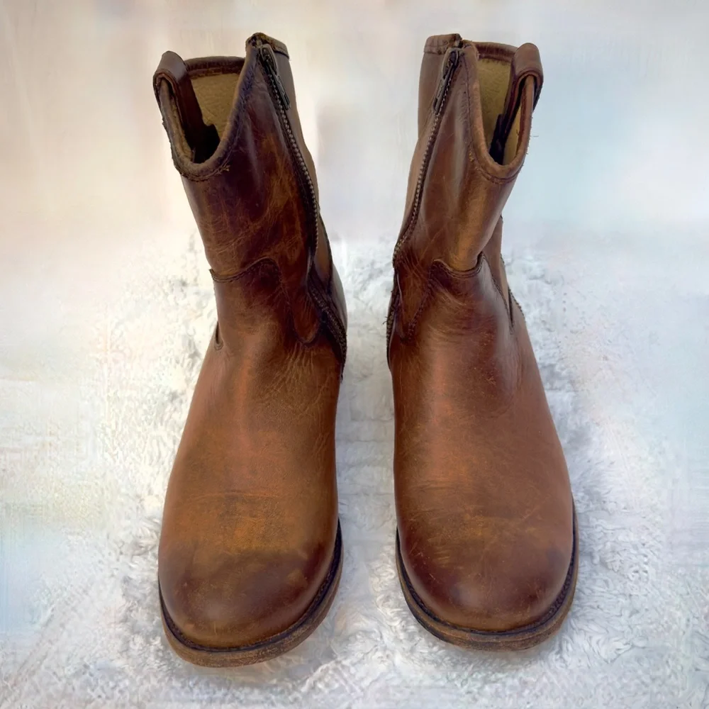Frye Melissa Button Short Boot. Distressed leather. 8 B. Gently worn - Picture 4 of 13